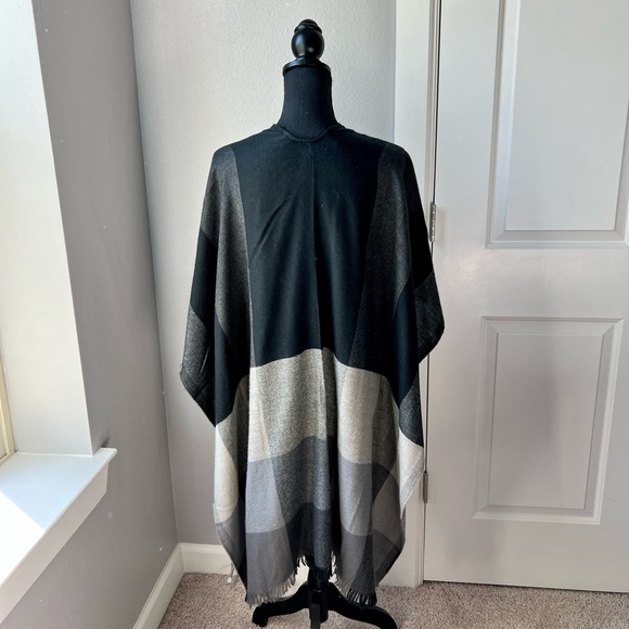 ❌SOLD❌ Plaid Shawl - Picture 2 of 4